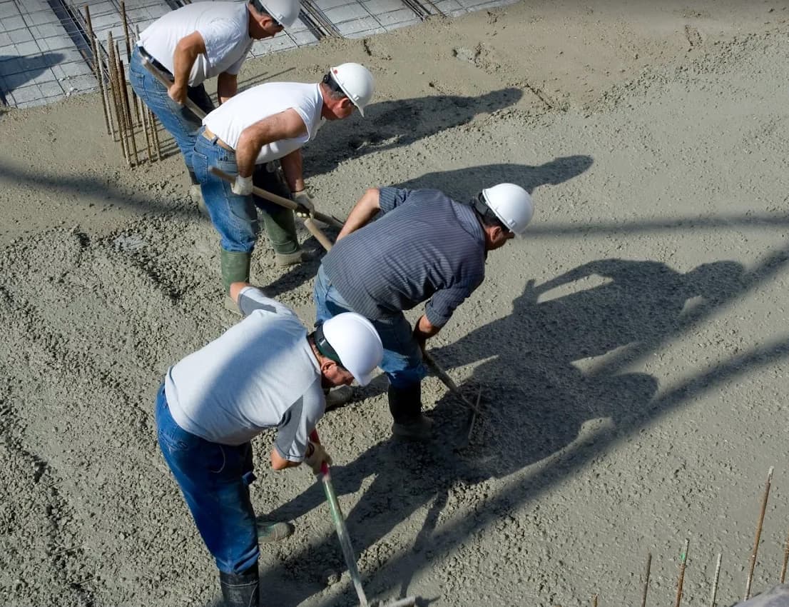Dallas Concrete Pros crew finishing a concrete pour